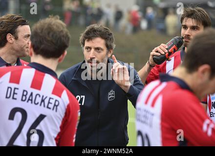 Brüssel, Belgien März 2024. Leopolds Cheftrainer Maxime Bertrand wurde während eines Eishockeyspiels zwischen dem Royal Leopold Club und Gantoise am Sonntag, den 3. März 2024, in Uccle/Ukkel, Brüssel, am 14. Tag der belgischen Hockeymeisterschaft in der ersten Liga, fotografiert. BELGA FOTO JOHN THYS Credit: Belga News Agency/Alamy Live News Stockfoto