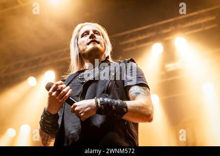 Oslo, Norwegen. Februar 2024. Die britische Power-Heavy-Metal-Band DragonForce spielt ein Live-Konzert in der Sentrum Scene in Oslo. Hier wird Sänger Marc Hudson live auf der Bühne gesehen. (Foto: Gonzales Photo - Terje Dokken). Stockfoto