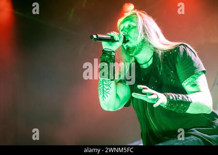 Oslo, Norwegen. Februar 2024. Die britische Power-Heavy-Metal-Band DragonForce spielt ein Live-Konzert in der Sentrum Scene in Oslo. Hier wird Sänger Marc Hudson live auf der Bühne gesehen. (Foto: Gonzales Photo - Terje Dokken). Stockfoto