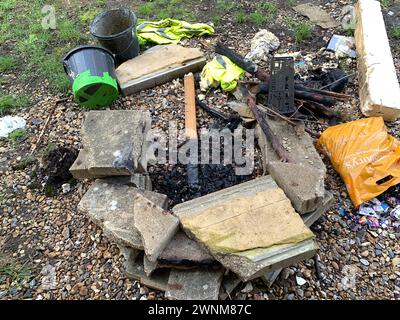 Windsor, Berkshire, Großbritannien. März 2024. Müll, der von rauen Schläfern in Windsor, Berkshire zurückgelassen wurde. Quelle: Maureen McLean/Alamy Live News Stockfoto