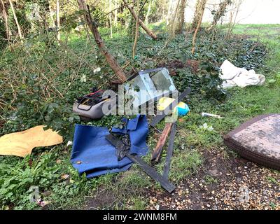 Windsor, Berkshire, Großbritannien. März 2024. Müll, der von rauen Schläfern in Windsor, Berkshire zurückgelassen wurde. Quelle: Maureen McLean/Alamy Live News Stockfoto