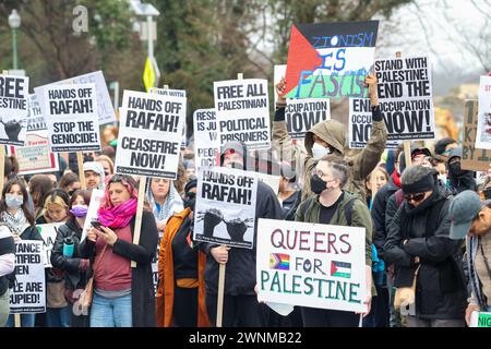 Washington, DC, USA. März 2024. März 2024, Botschaft von Israel, Washington, DC, USA. Tausende versammelten sich vor der israelischen Botschaft, die einen Waffenstillstand forderten und Rafah die Hände weg forderten. (Foto: Robyn Stevens Brody/SIPA USA) Credit: SIPA USA/Alamy Live News Stockfoto