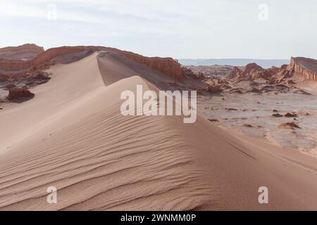 Valle de la luna große Sanddüne im Mondtal mit beeindruckenden Texturen und Sandkräuseln in der Atacama-Wüste chile Stockfoto