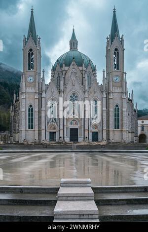 Heiligtum der Madonna Addolorata von Castelpetroso. Castelpetroso, Isernia, Molise, Italien, Europa. Stockfoto