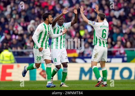 Madrid, Spanien. März 2024. William Carvalho von Real Betis feiert, nachdem er die 2-1 während der La Liga EA Sports erzielte, das 27. Mal zwischen Atletico de Madrid und Real Betis spielte am 3. März 2024 im Civitas Metropolitano Stadium in Madrid, Spanien. (Foto: Cesar Cebolla/PRESSINPHOTO) Credit: PRESSINPHOTO SPORTS AGENCY/Alamy Live News Stockfoto