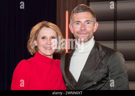 Susan Link und Micky Beisenherz in der Sendung ,,Koelner Treff, im WDR Fernsehen, 01.03.2024. *** Susan Link und Micky Beisenherz in der Sendung, Koelner Treff, im WDR-Fernsehen, 01 03 2024 Stockfoto