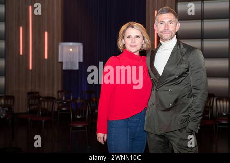 Susan Link und Micky Beisenherz in der Sendung ,,Koelner Treff, im WDR Fernsehen, 01.03.2024. *** Susan Link und Micky Beisenherz in der Sendung, Koelner Treff, im WDR-Fernsehen, 01 03 2024 Stockfoto