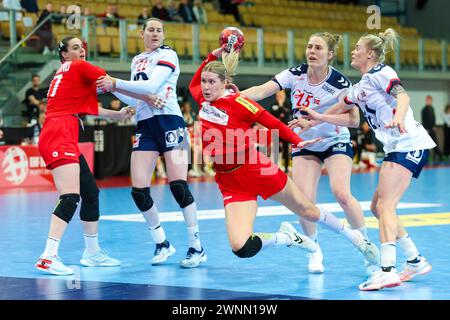 Innsbruck, Österreich 20240303.Österreichs Spieler durchbricht die Verteidigung während des internationalen Handballspiels zwischen Österreich und Norwegen in Innsbruck. Foto: Nikola Krstic / NTB Stockfoto