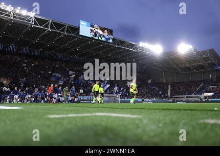 Bergamo, Italien. März 2024. Spieler und Beamte betreten das Spielfeld für das Spiel der Serie A im Gewiss Stadium in Bergamo. Der Bildnachweis sollte lauten: Jonathan Moscrop/Sportimage Credit: Sportimage Ltd/Alamy Live News Stockfoto