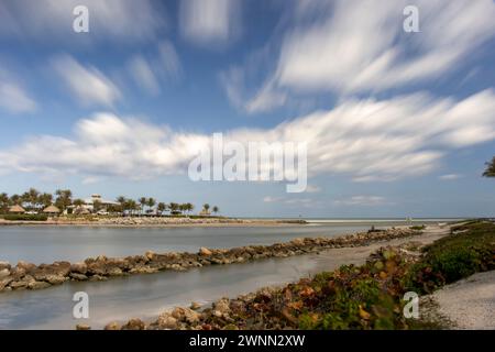 Ein Langzeitfoto am Jupiter Inlet in Florida, USA Stockfoto