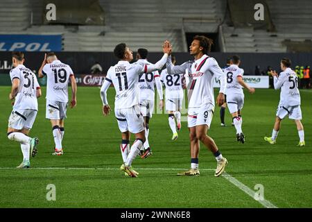 Bergamo, Italien. März 2024. Joshua Zirkzee (Bologna FC) feiert sein Tor mit einem Dan Ndoye Bologna FC) während des Spiels Atalanta BC gegen Bologna FC, italienische Fußball Serie A in Bergamo, Italien, 03. März 2024 Credit: Independent Photo Agency/Alamy Live News Stockfoto