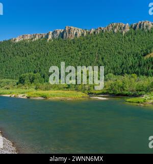 Clark Fork River unterhalb der Klippen in der Nähe von Drummond, montana Stockfoto