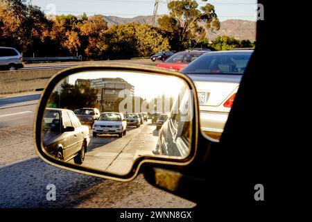 LOS ANGELES, KALIFORNIEN, 23. Oktober 2006: Der Verkehr kriecht am 23. Oktober 2006 auf dem Ventura Freeway in Los Angeles entlang. Foto: Todd Bigelow/Aurora. Stockfoto