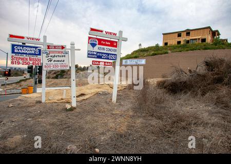 SAN DIEGO, CA, 25. Februar 2006: Häuser sind länger auf dem Markt, da der Immobilienboom des Landes an Orten wie dem einst brodelnden San langsamer wird Stockfoto