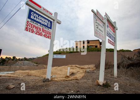 SAN DIEGO, CA, 25. Februar 2006: Häuser sind länger auf dem Markt, da der Immobilienboom des Landes an Orten wie dem einst brodelnden San langsamer wird Stockfoto