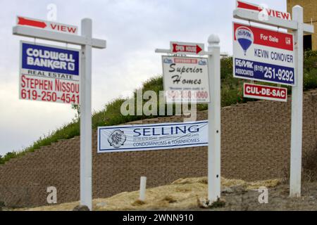 SAN DIEGO, CA, 25. Februar 2006: Häuser sind länger auf dem Markt, da der Immobilienboom des Landes an Orten wie dem einst brodelnden San langsamer wird Stockfoto