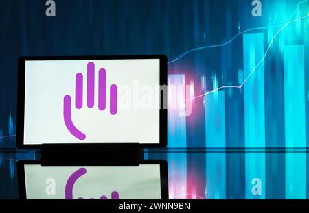 Deutschland - 3. März 2024: Auf dieser Fotoabbildung wird das Logo der Bristol-Myers Squibb Company auf einem Tablet angezeigt Stockfoto