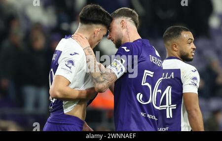 Brüssel, Belgien März 2024. Luis Vazquez von Anderlecht und Zeno Debast von Anderlecht nach einem Fußballspiel zwischen RSC Anderlecht und KAS Eupen am Sonntag, den 3. März 2024 in Brüssel, am 28. Tag der ersten Liga der Jupiler Pro League 2023-2024, aufgenommen. BELGA PHOTO VIRGINIE LEFOUR Credit: Belga News Agency/Alamy Live News Stockfoto