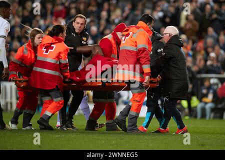 VALENCIA, SPANIEN - 2. MÄRZ: Verletzung des Mouctar Diakhaby Mittelverteidigers von Valencia CF während des LaLiga EA Sports Matches zwischen Valencia CF und Real Madrid im Mestalla Stadion am 2. März 2024 in Valencia, Spanien. (Foto Von Jose Torres/Photo Players Images) Credit: Francisco Macia/Alamy Live News Stockfoto