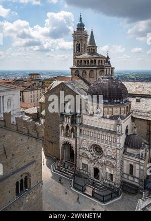 Blick auf die Basilika Santa Maria Maggiore, Bergamos eindrucksvollste Kirche, in der Altstadt, Lombardei, Italien Stockfoto