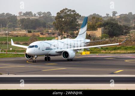 Comlux Aviation Airbus A220-100 (ACJ) (REG: 9H-220CJ) am frühen Morgen. Stockfoto