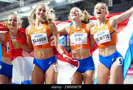 Cathelijn Peeters, Lieke Klaver, Femke Bol und Lisanne de Witte feiern Gold in der Women's 4x400 m Staffel am dritten Tag der Hallenathletik-Weltmeisterschaft in der Emirates Arena in Glasgow. Bilddatum: Sonntag, 3. März 2024. Stockfoto