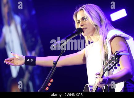 Countrysängerin Alana Springsteen beim C2C 2024 in Berlin Auftritt beim Country to Country Festival am 03.03.2024 in der Verti Music Hall Berlin. *** Country-Sängerin Alana Springsteen auf der C2C 2024 in Berlin Auftritt beim Country to Country Festival am 03 03 2024 in der Verti Music Hall Berlin Copyright: Xmix1x Stockfoto
