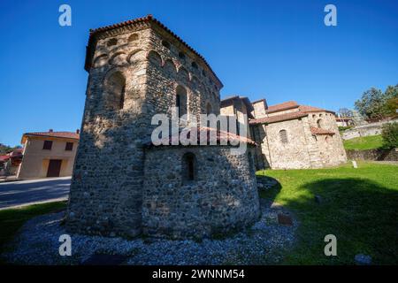 Mittelalterliche Kirche der SS. Pietro e Paolo in Agliate, Provinz Monza Brianza, Lombardei, Italien Stockfoto