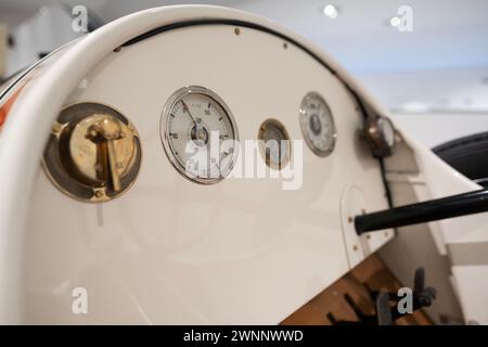 Lenkrad, Innenraum, Cockpit Vintage Porsche Austro Daimler ADS R Sascha 1922, Sport Oldtimer, Automobil Leidenschaft, Geschichte der Automobilindustrie s Stockfoto