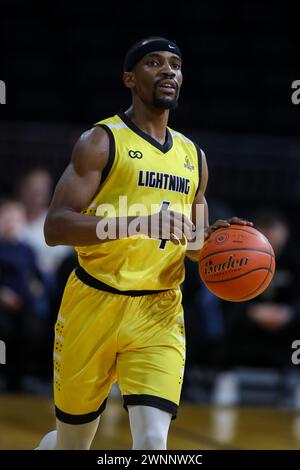 London, Kanada. März 2024. Der Windsor Express besiegt den London Lightning 100-95 in Reglement. Jeremiah Mordi (4) des London Lightning. Quelle: Luke Durda/Alamy Live News Stockfoto