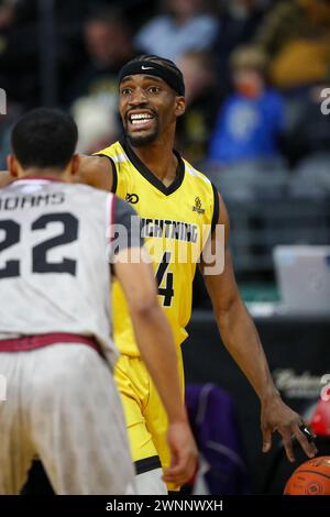 London, Kanada. März 2024. Der Windsor Express besiegt den London Lightning 100-95 in Reglement. Jeremiah Mordi (4) des London Lightning. Quelle: Luke Durda/Alamy Live News Stockfoto