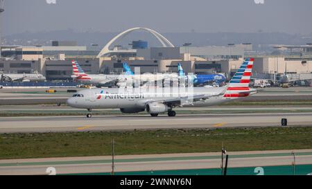 N105NN American Airlines Airbus A321-231 am Los Angeles International Airport LAX / KLAX Los Angeles, Kalifornien, USA, Vereinigte Staaten von Amerika, 16.02.2024 *** N105NN American Airlines Airbus A321 231 am Los Angeles International Airport LAX KLAX Los Angeles, Kalifornien, USA, USA, 16 02 2024 Stockfoto