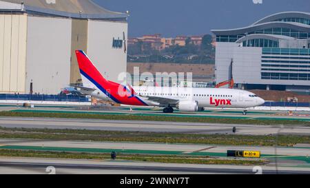 C-FULH Lynx Air Boeing 737-8 MAX am Los Angeles International Airport LAX / KLAX Los Angeles, Kalifornien, USA, Vereinigte Staaten von Amerika, 16.02.2024 *** C FULH Lynx Air Boeing 737 8 MAX am Los Angeles International Airport LAX Los Angeles, Kalifornien, USA, USA, 16 02 2024 Stockfoto