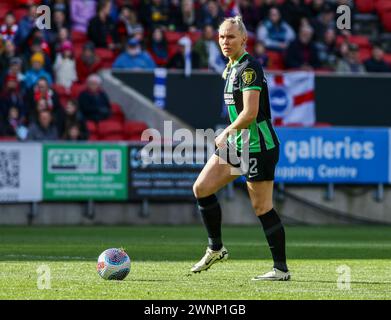 Bristol, Großbritannien. März 2024. Bristol, England, 3. März 2024 Maria Thorisdottir (2. Brighton) will den Pass während des Spiels der Barclays FA Womens Super League zwischen Bristol City und Brighton & Hove Albion am Ashton Gate in Bristol, England, schaffen. (Beast/SPP) Credit: SPP Sport Press Photo. /Alamy Live News Stockfoto