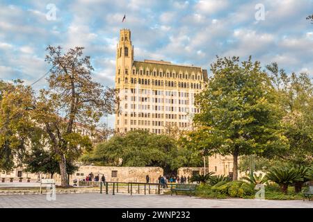 Das Emily Morgan Hotel, früher bekannt als Medical Arts Building, ist Teil des Alamo Plaza Historic District in der Innenstadt von San Antonio, Texas Stockfoto