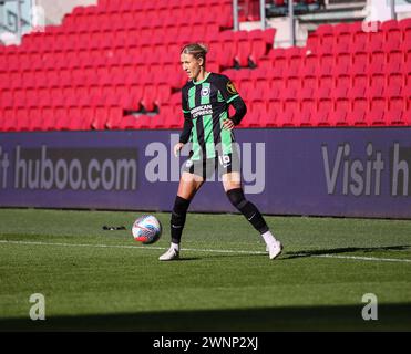 Bristol, Großbritannien. März 2024. Bristol, England, 3. März 2024 Emma Kullberg (16 Brighton) während des Spiels der Barclays FA Womens Super League zwischen Bristol City und Brighton & Hove Albion am Ashton Gate in Bristol, England. (Beast/SPP) Credit: SPP Sport Press Photo. /Alamy Live News Stockfoto