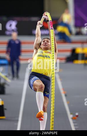 Glasgow am Sonntag, den 3. März 2024. Armand Duplantis (SWE, Pole Vault) ist bei der Leichtathletik-Weltmeisterschaft 2024 in der Emirates Arena in Glasgow am Sonntag, den 3. März 2024, um 6,05 m weit. (Foto: Pat Scaasi | MI News) Credit: MI News & Sport /Alamy Live News Stockfoto