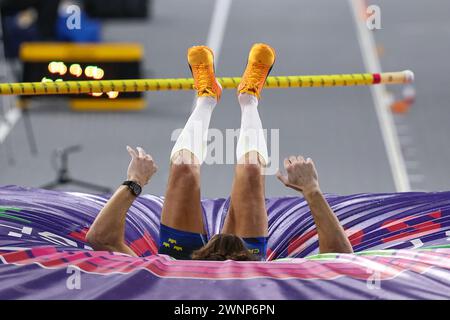 Glasgow am Sonntag, den 3. März 2024. Armand Duplantis (SWE, Pole Vault) ist bei der Leichtathletik-Weltmeisterschaft 2024 in der Emirates Arena in Glasgow am Sonntag, den 3. März 2024, um 6,05 m weit. (Foto: Pat Scaasi | MI News) Credit: MI News & Sport /Alamy Live News Stockfoto