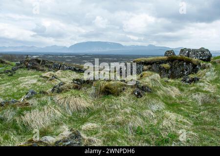 Sichtbare tektonische Platten im Thingvellir-Nationalpark - UNESCO-Weltkulturerbe - Island im Juni 2023 Stockfoto