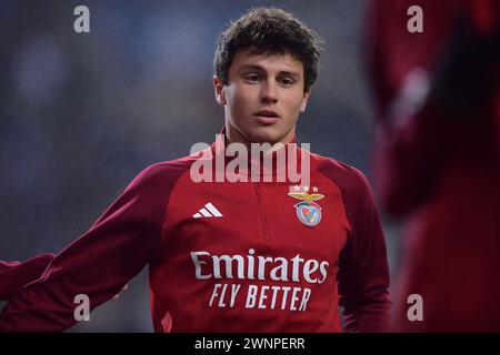 Porto, Portugal. März 2024. Dragao Stadion, Primeira Liga 2023/2024, FC Porto gegen Benfica; Joao Neves aus Benfica, während des warm Up vor dem Spiel zwischen dem FC Porto und Benfica für die Primeira Liga 2023/2024 im Dragao Stadion in Porto am 3. März. Foto: Daniel Castro/DiaEsportivo/Alamy Live News Credit: DiaEsportivo/Alamy Live News Stockfoto