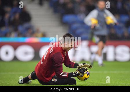 Porto, Portugal. März 2024. Dragao Stadion, Primeira Liga 2023/2024, FC Porto gegen Benfica; Torhüter Anatoliy Trubin von Benfica, während des warm Up vor dem Spiel zwischen dem FC Porto und Benfica für die Primeira Liga 2023/2024 im Dragao Stadion in Porto am 03. März. Foto: Daniel Castro/DiaEsportivo/Alamy Live News Credit: DiaEsportivo/Alamy Live News Stockfoto