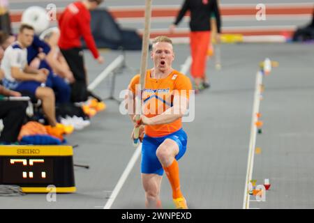 Glasgow, Großbritannien. März 2024. Emirates Arena, Glasgow, Schottland - Sonntag, den 3. März: Menno VLOON (Niederlande - NED) tritt am Sonntag, den 3. März 2024, im Pole Vault Finale während der Leichtathletik-Hallenweltmeisterschaften Glasgow 2024 in der Emirates Arena an (Claire Jeffrey/SPP) Credit: SPP Sport Press Photo. /Alamy Live News Stockfoto