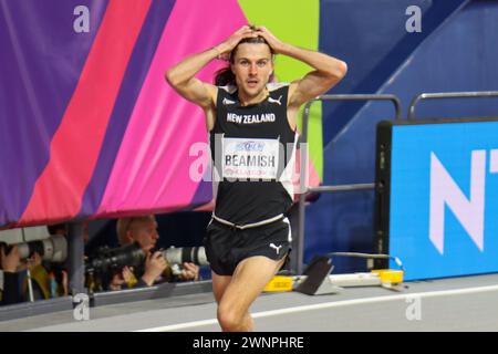 Glasgow, Großbritannien. März 2024. Emirates Arena, Glasgow, Schottland - Sonntag, 3. März: Geordie BEAMISH (Neuseeland - NZL) gewinnt das 1500-Meter-Finale während der Leichtathletik-Hallenweltmeisterschaften Glasgow 2024 in der Emirates Arena am Sonntag, 3. März 2024 (Claire Jeffrey/SPP) Credit: SPP Sport Press Photo. /Alamy Live News Stockfoto