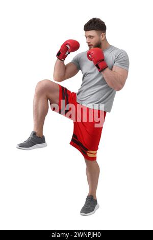 Mann in Boxhandschuhen kämpft auf weißem Hintergrund Stockfoto