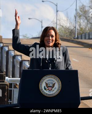 Tuscaloosa, Alabama, USA. März 2024. VIZEPRÄSIDENTIN KAMALA HARRIS hält während des 59. Jubiläums der Brücke in Selma, Alabama, am Sonntag, den 3. März 2024. Die Veranstaltung erinnert an den bürgerrechtsmarsch von Selma nach Montgomery im Jahr 1965, bekannt als Bloody Sunday. (Kreditbild: © Michael Palmer/ZUMA Press Wire) NUR REDAKTIONELLE VERWENDUNG! Nicht für kommerzielle ZWECKE! Quelle: ZUMA Press, Inc./Alamy Live News Stockfoto