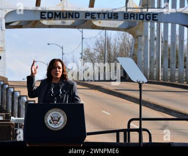 Tuscaloosa, Alabama, USA. März 2024. VIZEPRÄSIDENTIN KAMALA HARRIS hält während des 59. Jubiläums der Brücke in Selma, Alabama, am Sonntag, den 3. März 2024. Die Veranstaltung erinnert an den bürgerrechtsmarsch von Selma nach Montgomery im Jahr 1965, bekannt als Bloody Sunday. (Kreditbild: © Michael Palmer/ZUMA Press Wire) NUR REDAKTIONELLE VERWENDUNG! Nicht für kommerzielle ZWECKE! Quelle: ZUMA Press, Inc./Alamy Live News Stockfoto