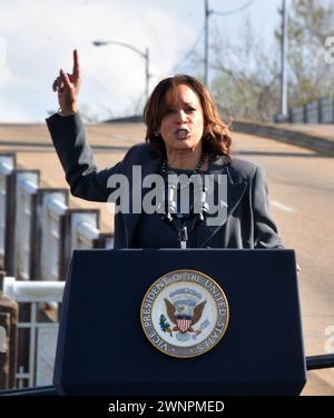 Tuscaloosa, Alabama, USA. März 2024. VIZEPRÄSIDENTIN KAMALA HARRIS hält während des 59. Jubiläums der Brücke in Selma, Alabama, am Sonntag, den 3. März 2024. Die Veranstaltung erinnert an den bürgerrechtsmarsch von Selma nach Montgomery im Jahr 1965, bekannt als Bloody Sunday. (Kreditbild: © Michael Palmer/ZUMA Press Wire) NUR REDAKTIONELLE VERWENDUNG! Nicht für kommerzielle ZWECKE! Quelle: ZUMA Press, Inc./Alamy Live News Stockfoto