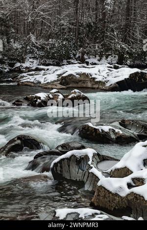 Eis und Schnee am Little Pigeon River im Great Smoky Mountains National Park Stockfoto