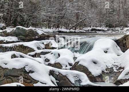 Eis und Schnee am Little Pigeon River im Great Smoky Mountains National Park Stockfoto
