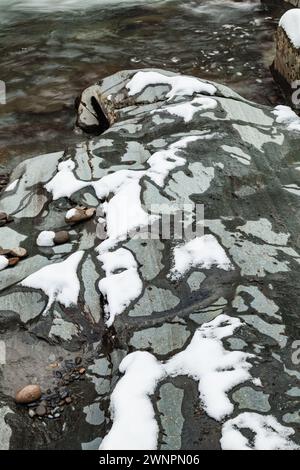Eis und Schnee am Little Pigeon River im Great Smoky Mountains National Park Stockfoto
